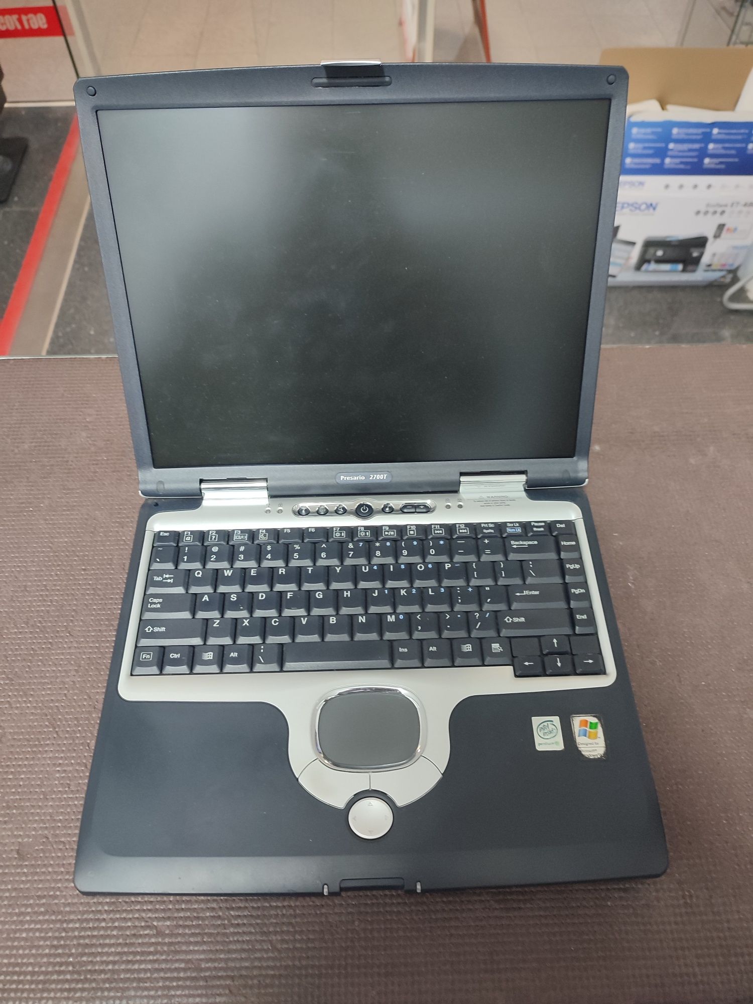 Portátil Compaq Presario CM 2110 - Windows XP - Em Valorização