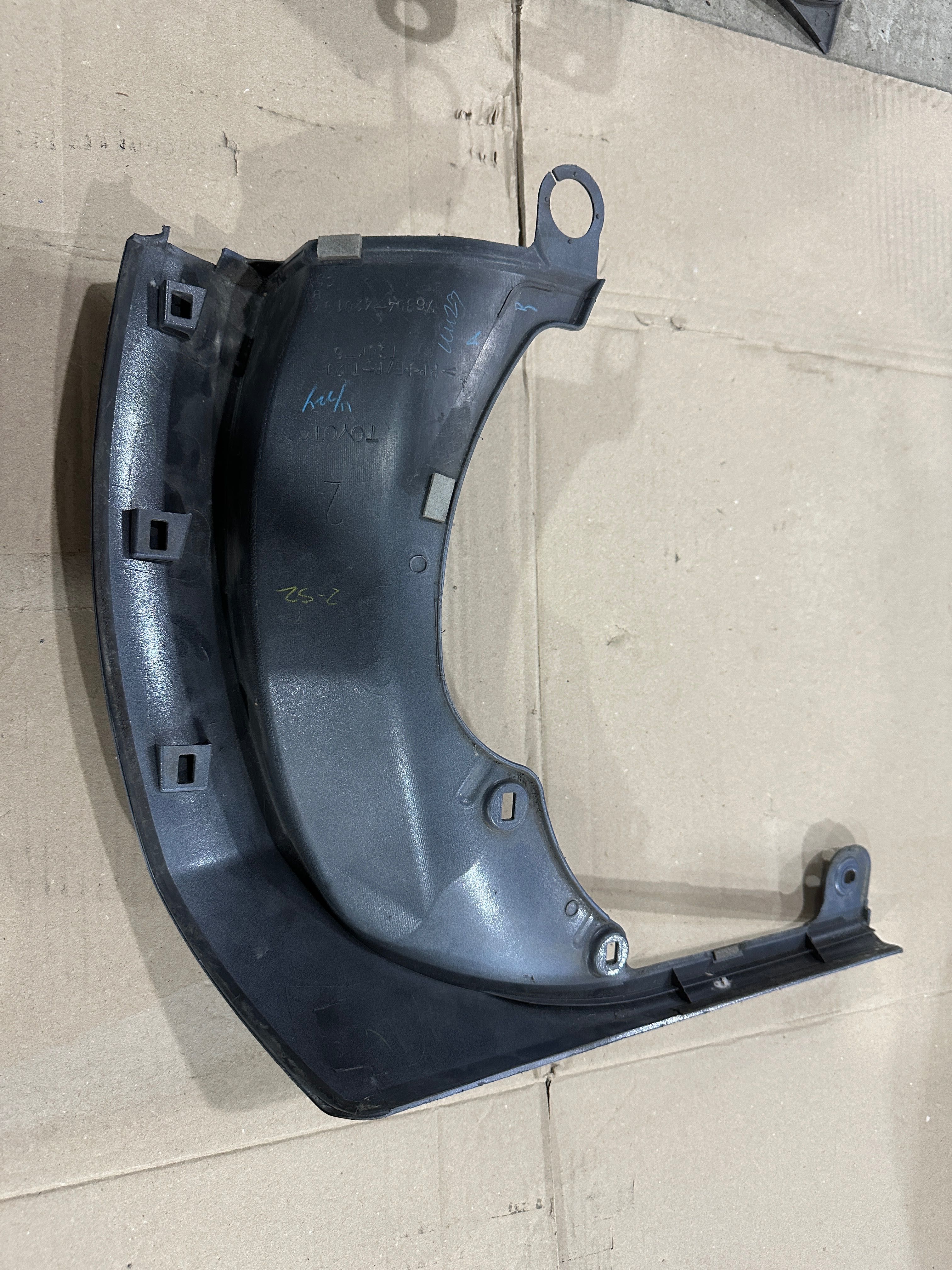 Накладка крышки багажника  toyota rav4 ca30 2005- 7680442010