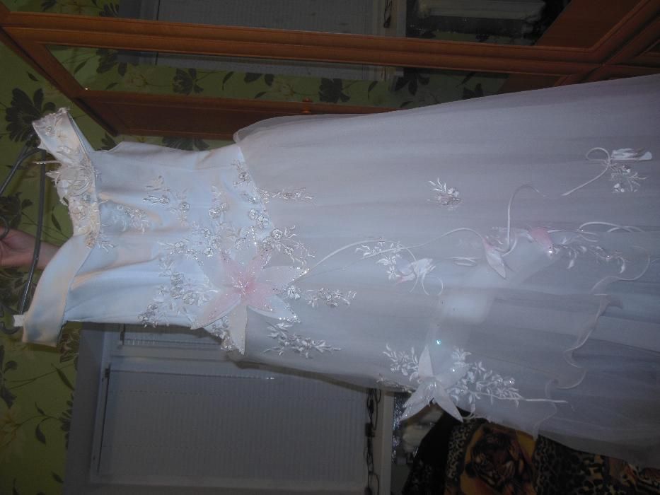 Свадебное платье очень красивое р. 46-48