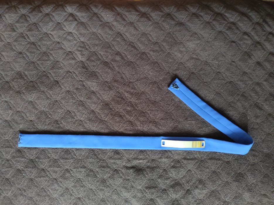 Elegancka sukienka  z paskiem