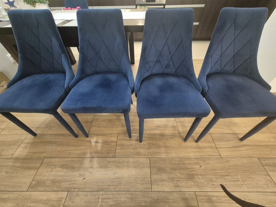 Krzesła welurowe