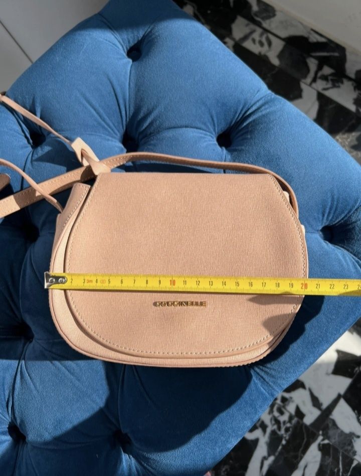 Torebka Coccinelle Clementine Soft pudrowy róż crossbody Safiano