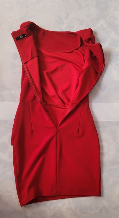 Сукня Gizia на мініатюрну дівчину