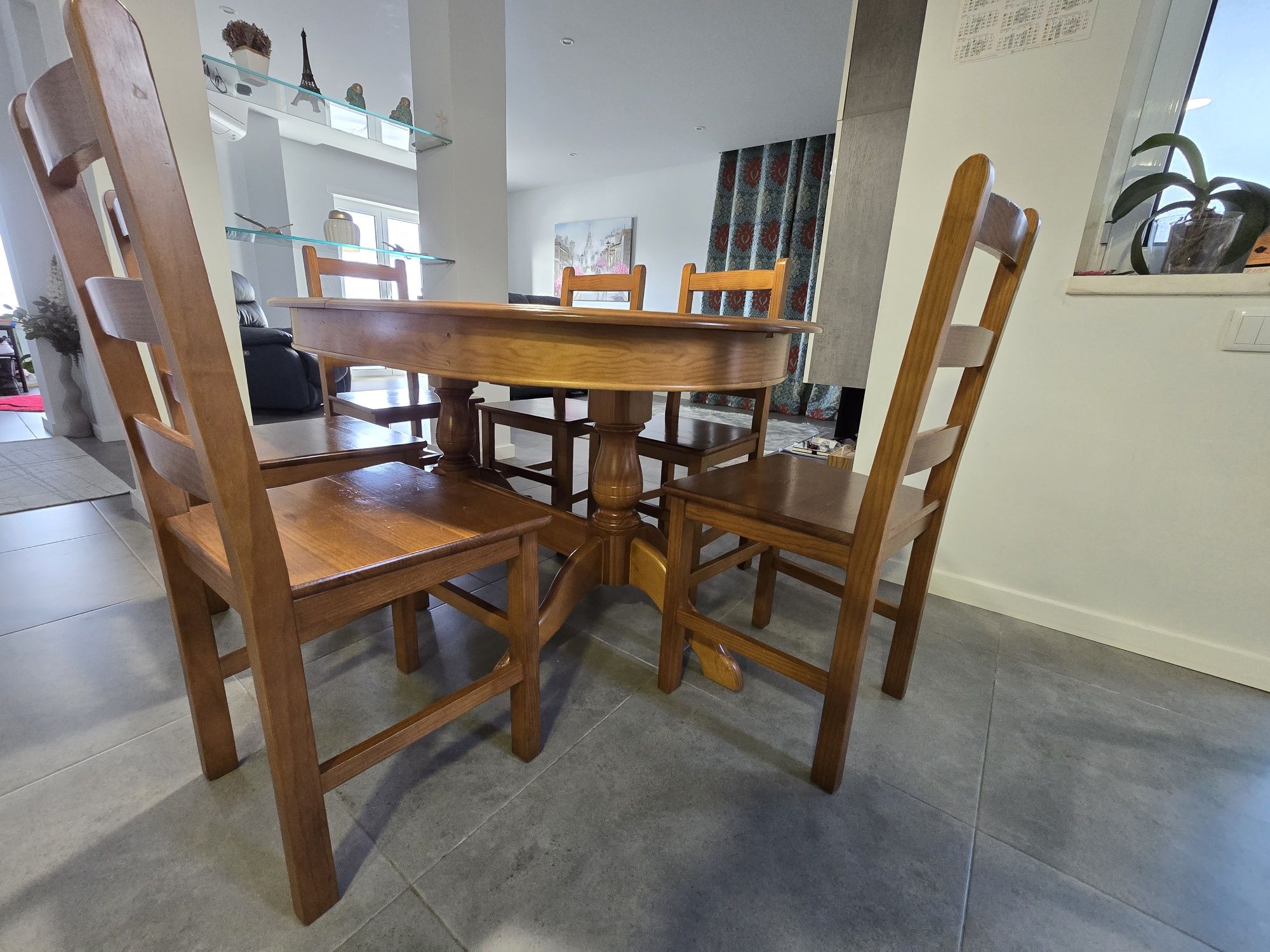 Vendo Mesa com 6 cadeiras