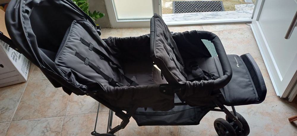 Carro passeou gémeos