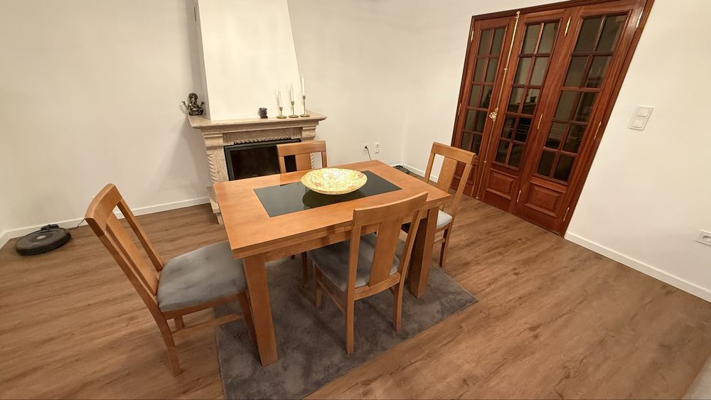 Mesa Jantar Madeira 1,20 extensivel com 4 cadeiras
