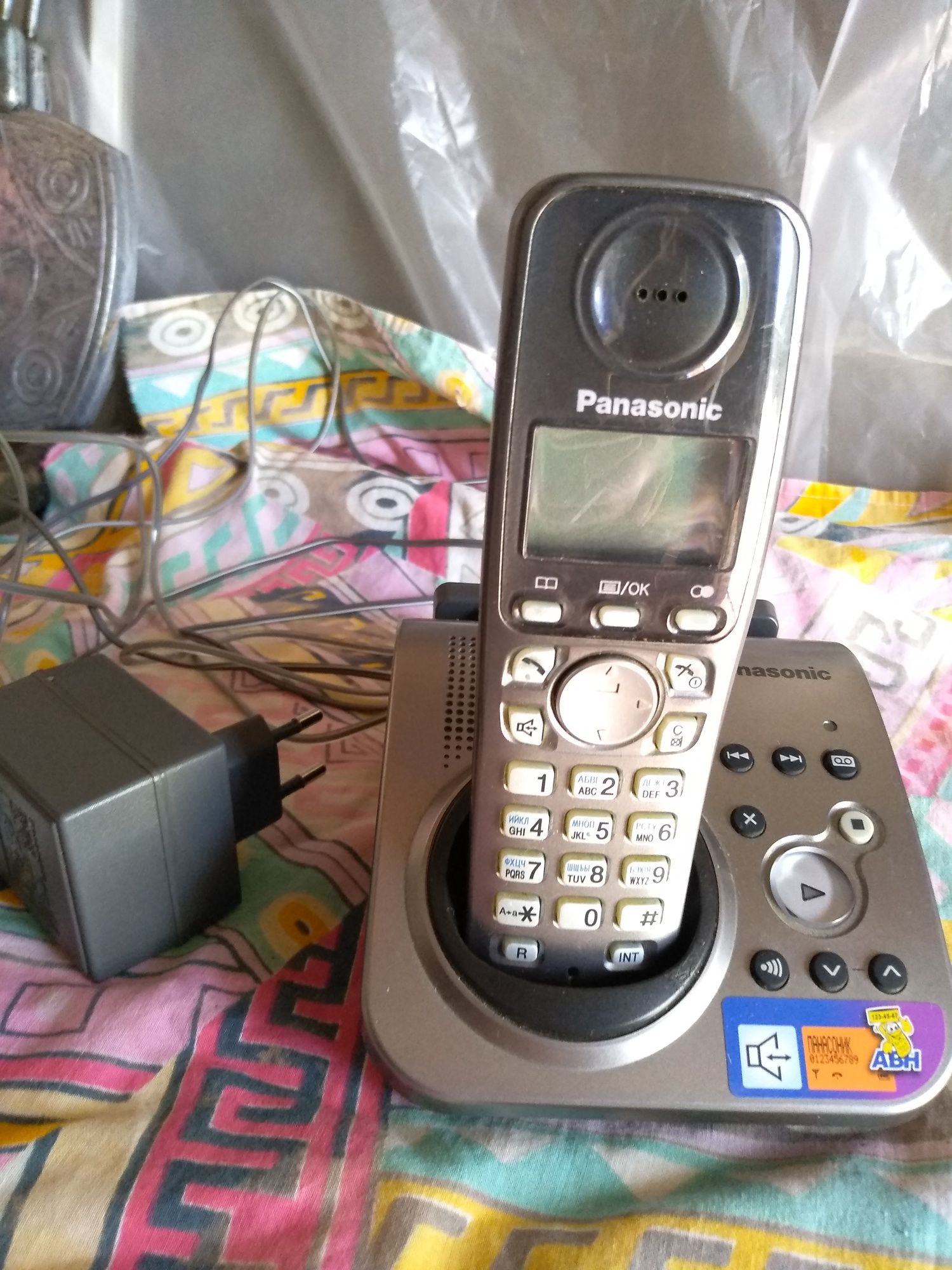 Цифровий безпровідний телефон с автовідповідачем Panasonik KX-TG7207UA