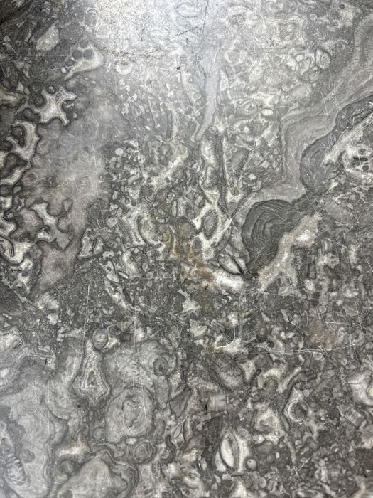 Szafja drewniana z kamienna plytą