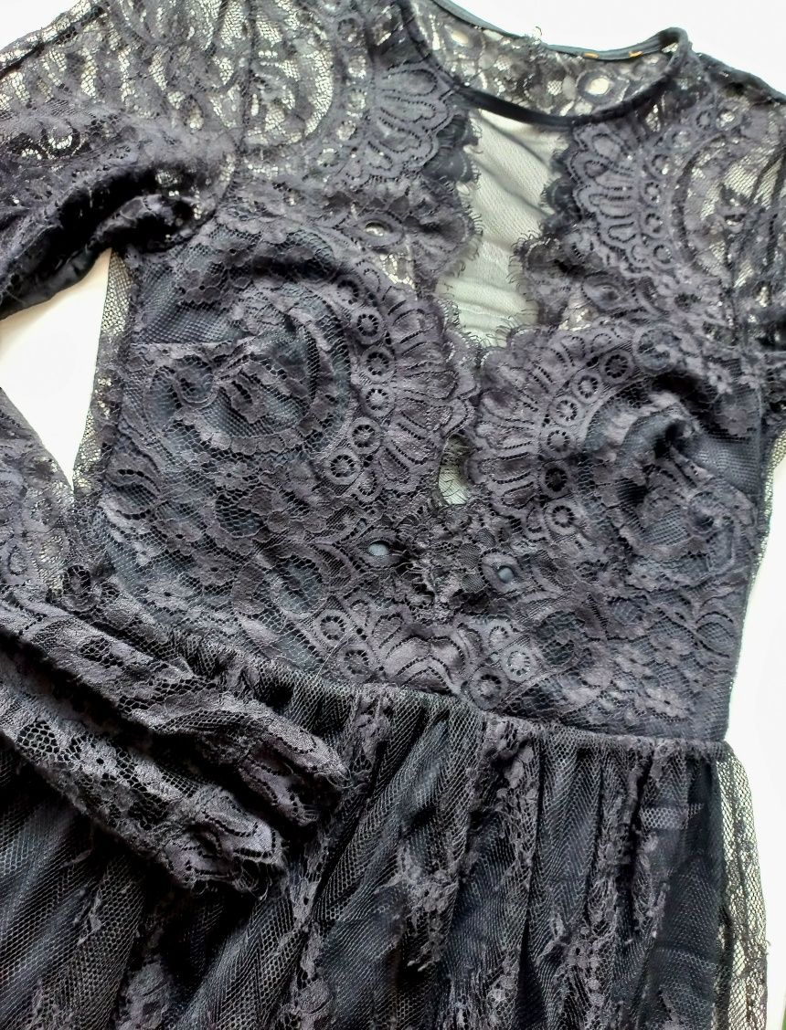 Koronkowa sukienka z odkrytymi plecami r.XS