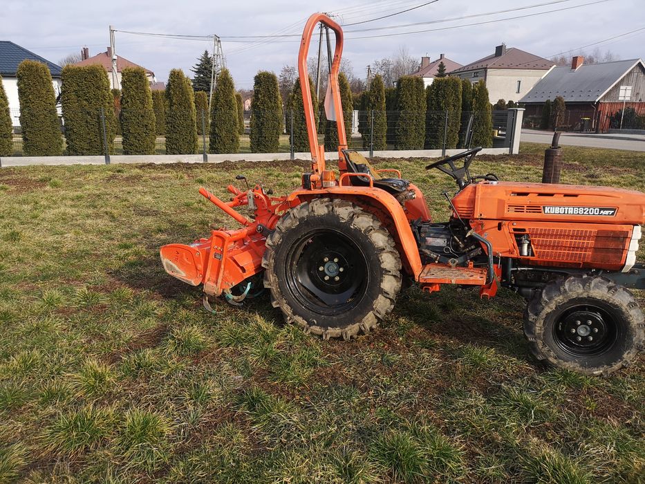 Mini traktor Kubota b8200 Hst 4x4 Zarejestrowany