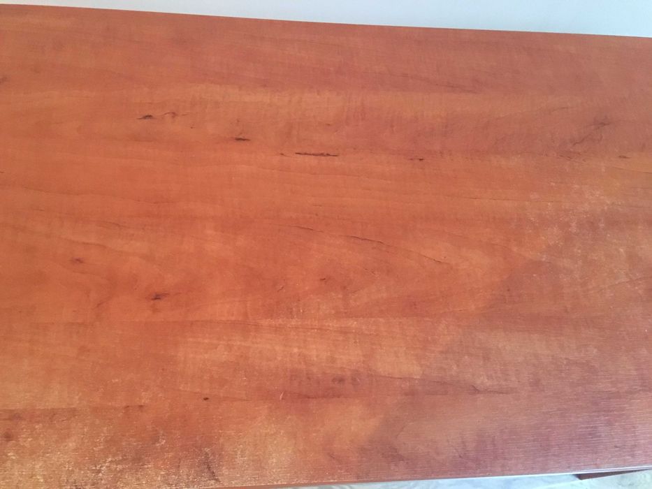 biurko drewniane w dobrym stanie /  127x53x75 cm