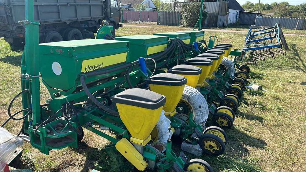 Сівалка комбінована, начіпна, просапна, з маркуванням Multicorn 560