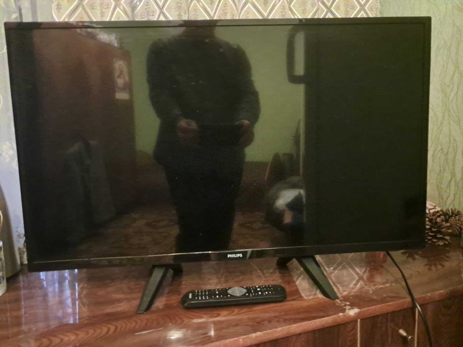 Телевізор для кухні PHILIPS 32 PFS4132/12