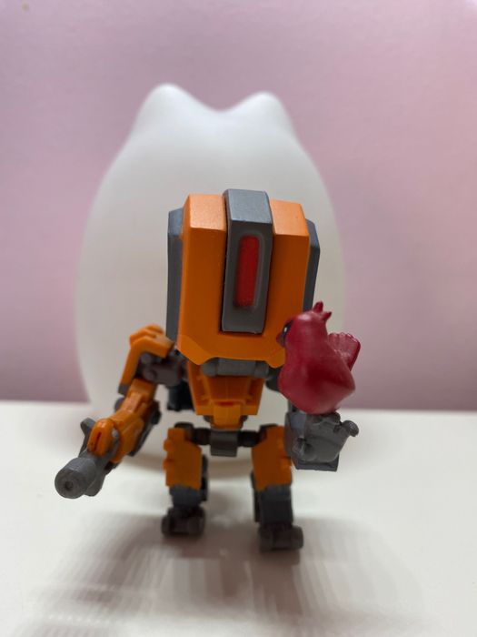 Figuras de anime pequenas.