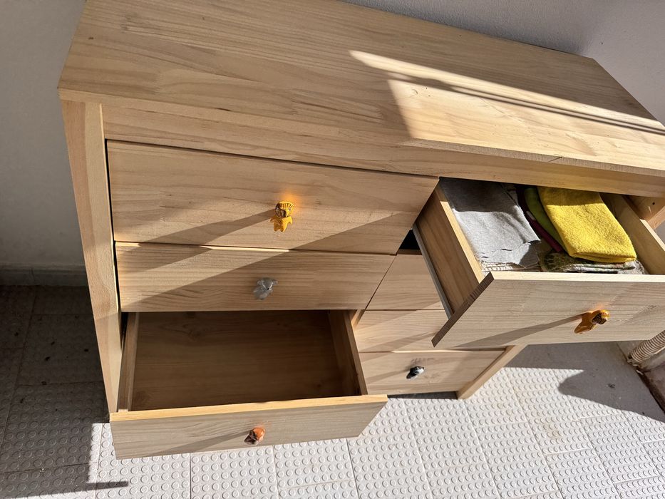 Comoda em madeira de pinho tratada