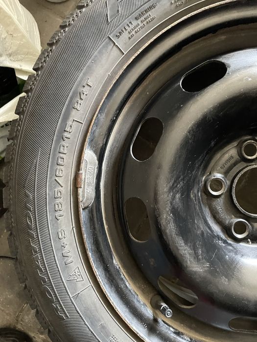 Opony Dębica 185/60 r15 z felgami zimowe