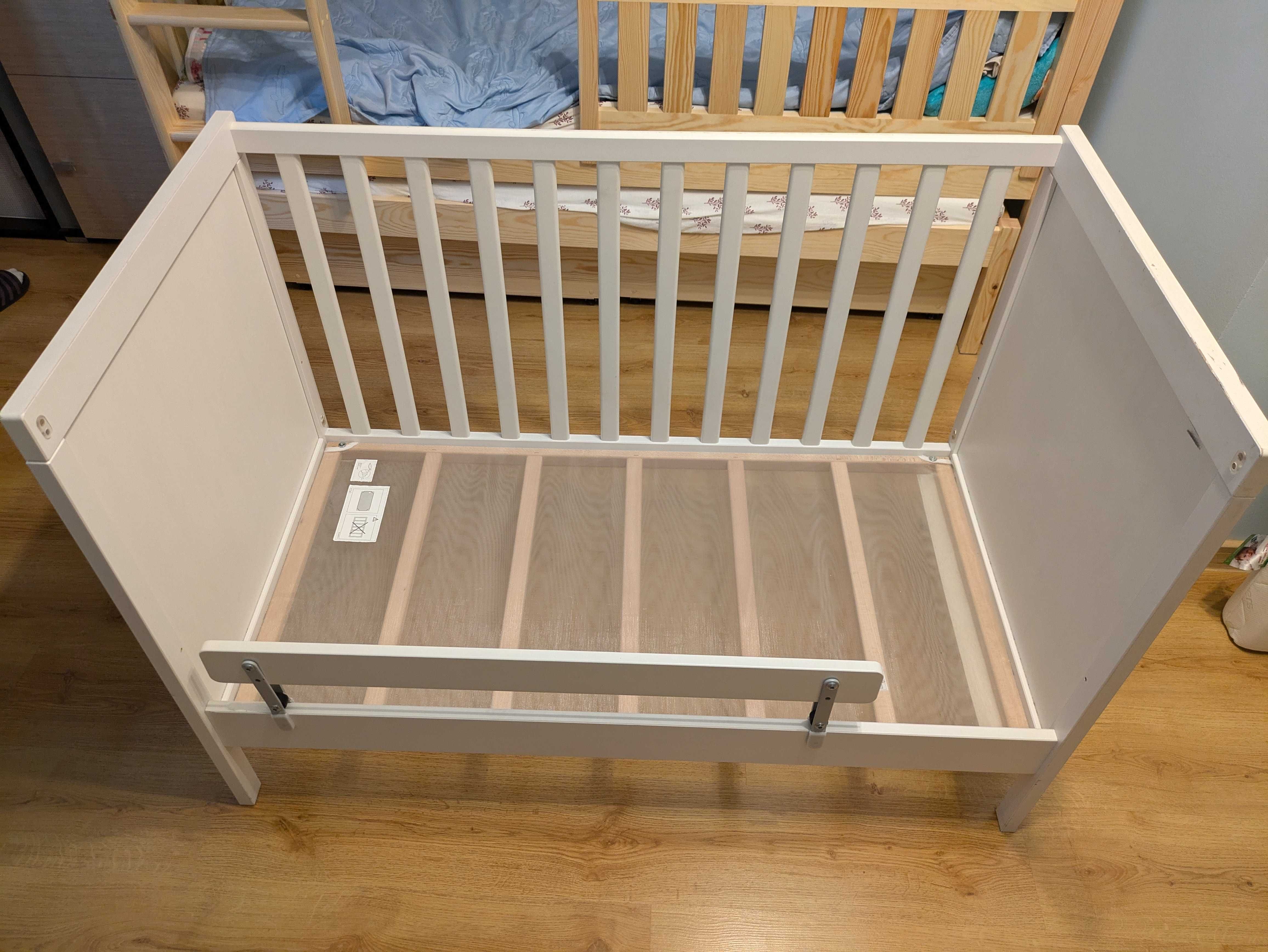 Łóżeczko dziecięce IKEA SUNDVIK z materacem i barierką