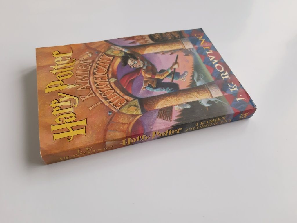 Harry Potter i kamień filozoficzny. J. K. Rowling