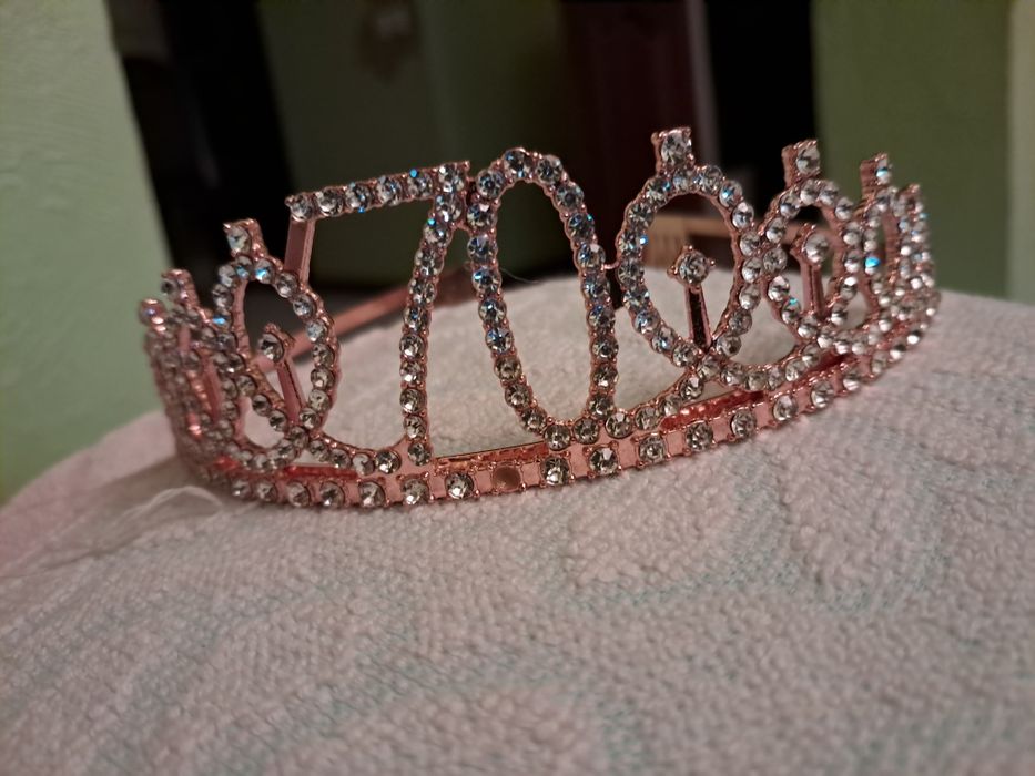 Корона металева з каменями
