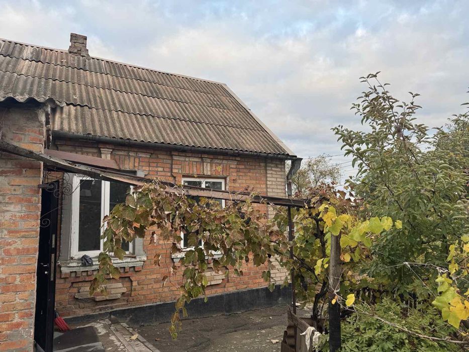 Продається будинок в центрально - міському районі .