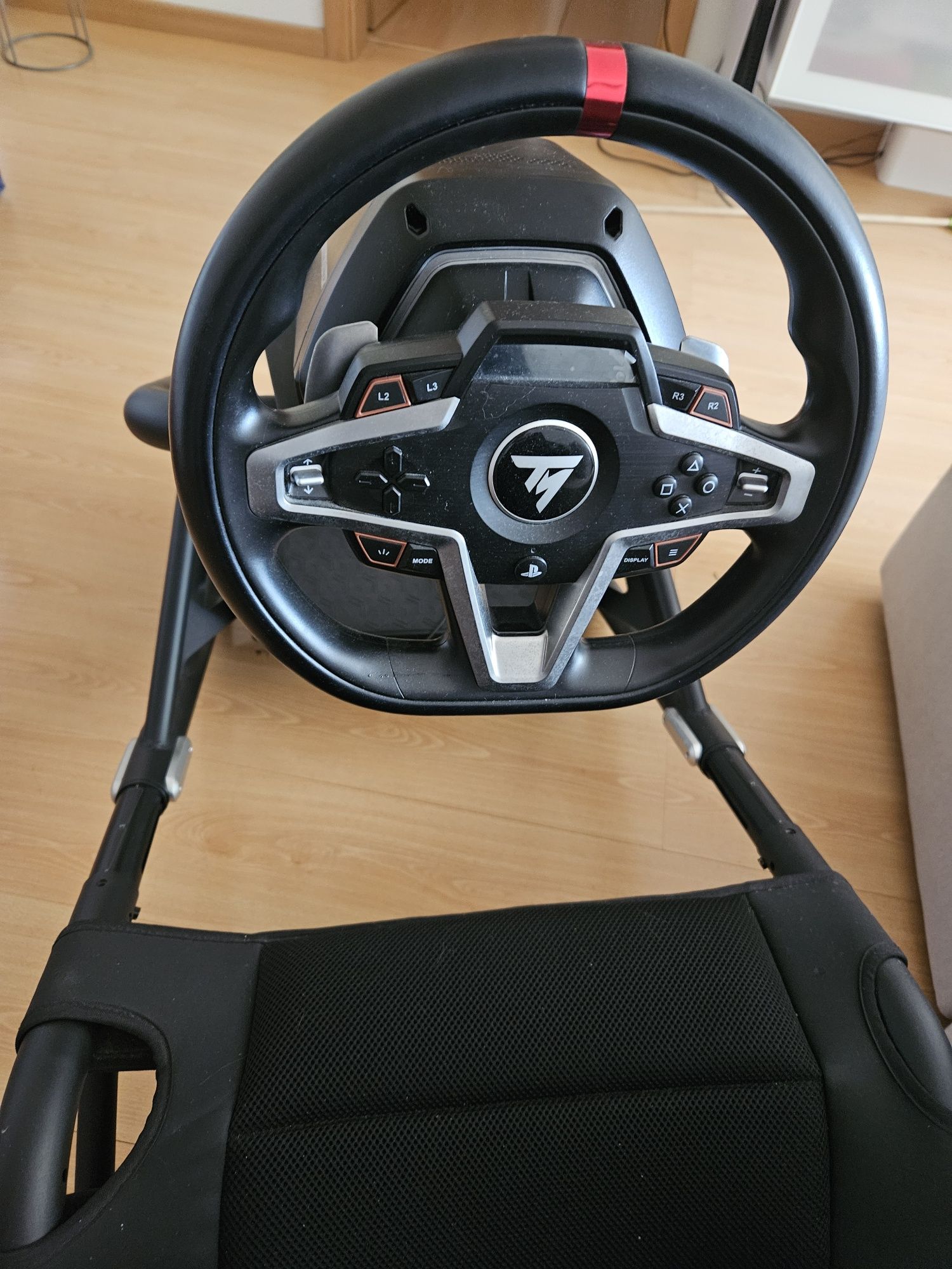 Simulador Playseat + Volante e pedais Thrustmaster