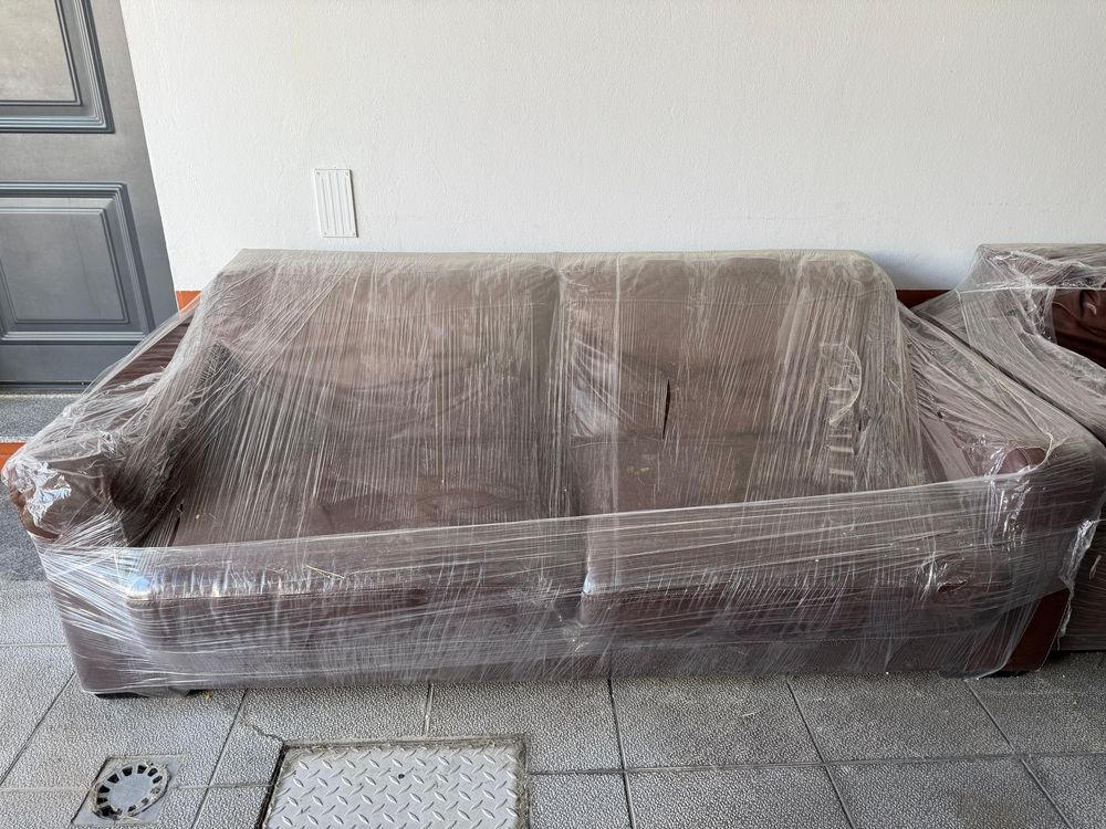 Conjunto Sofás em cabedal castanho com presponto branco - 2 tamanhos