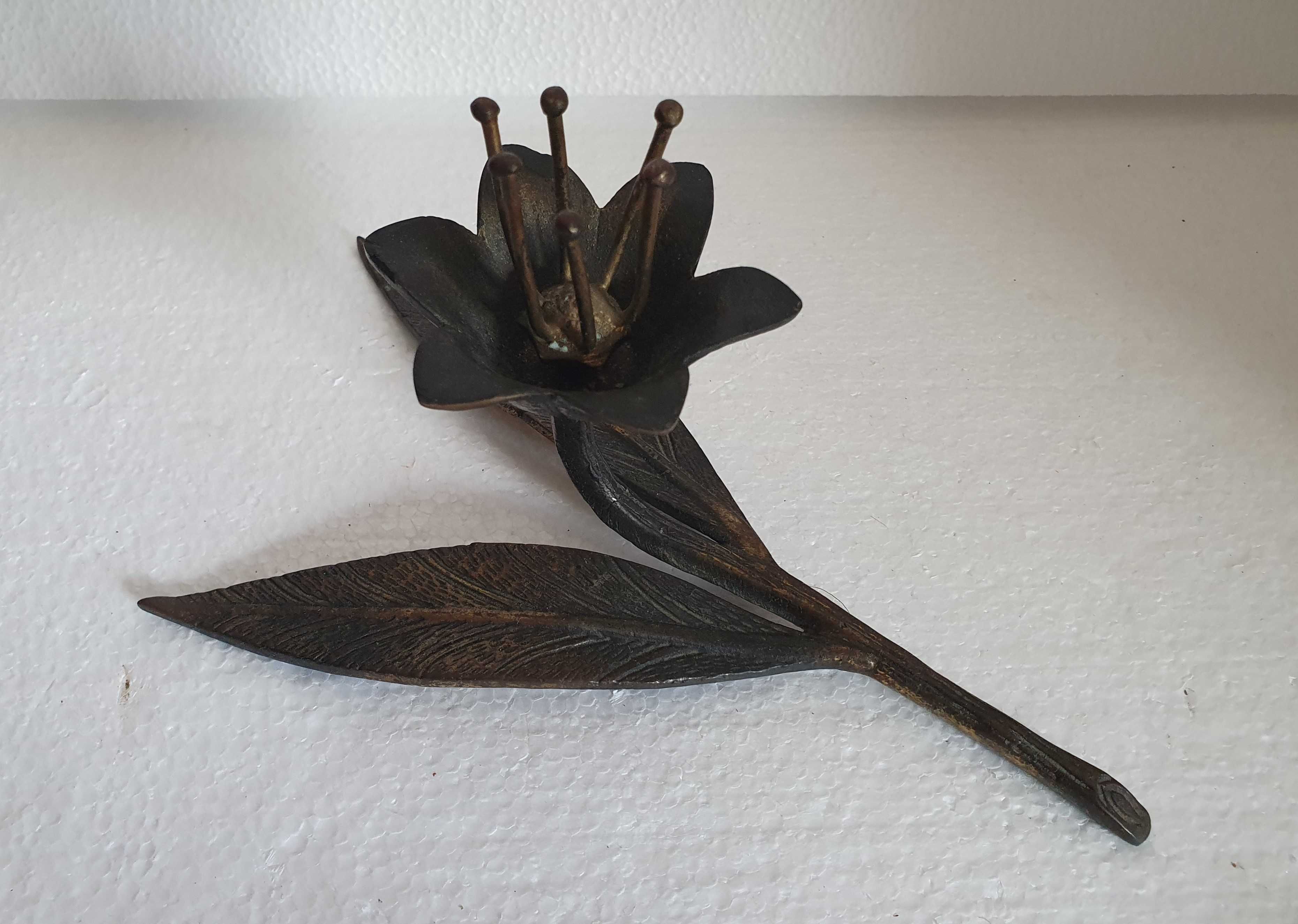 Fantástica Flor em estanho - Anos 50