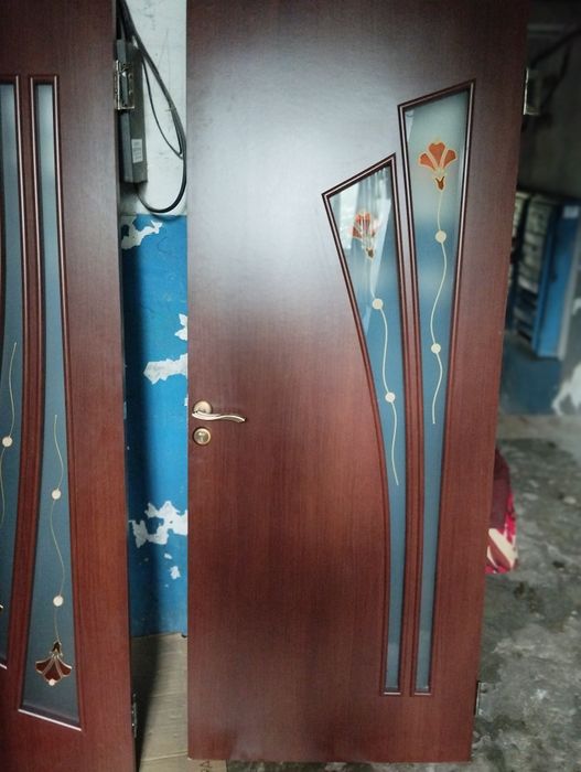 Продам межкомнатные двери 2*80,есть навесы,замки,ручки
