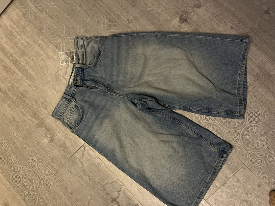 довгі шорти bershka