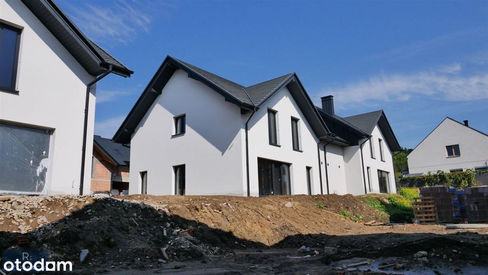 Nowoczesny komfortowy dom w zabudowie bliźniaczej