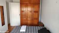 541307 - Quarto com cama de solteiro, com varanda, em apartamento...