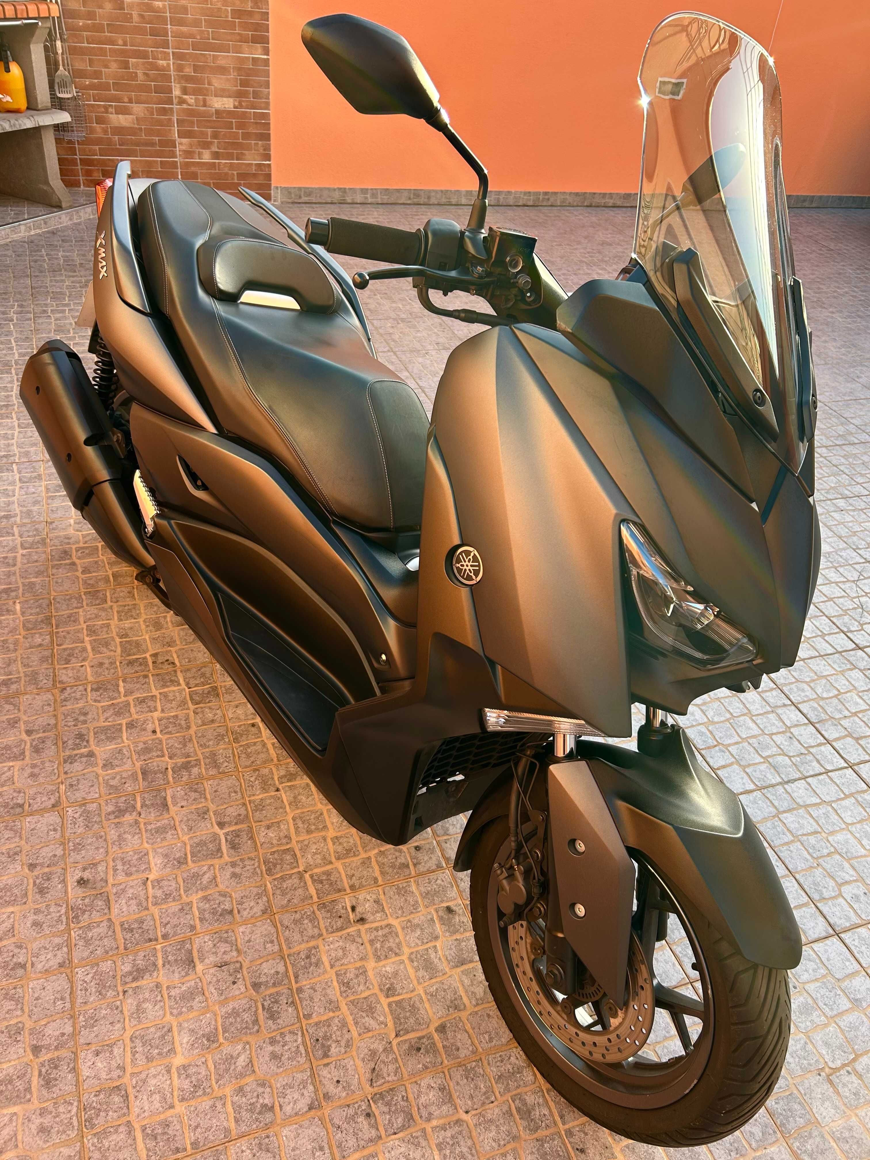 Yamaha xmax 300.