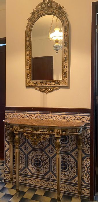 Credência com Espelho. Hall de entrada lindíssimo.