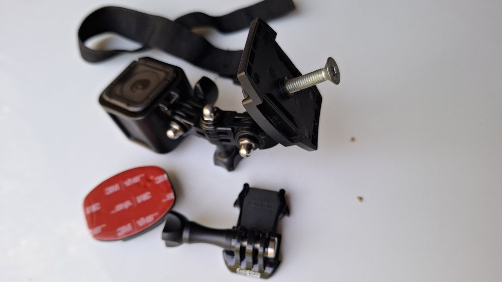 GoPro Hero 4 Session + zestaw z kartą na 32GB
OPIS
HERO Session to p