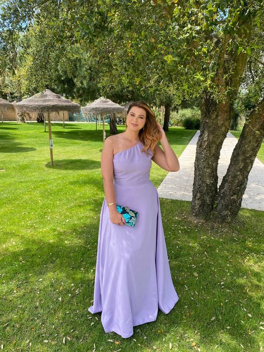 Vestido Longo de Festa One Shoulder em Cetim Lilás