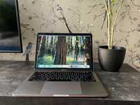 Macbook pro 2019 256 гб 300 перезарядов