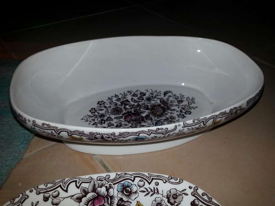 Serviço de jantar antigo em porcelana Gesol (nacional)