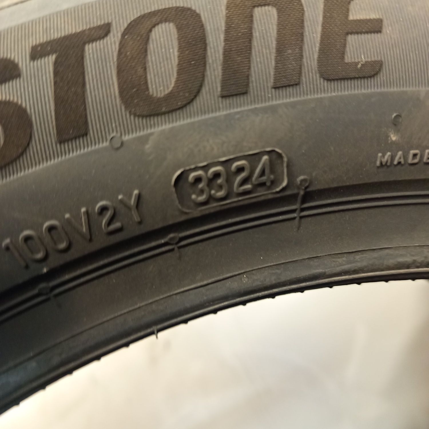215/55R17 Bridgestone Blizak 215/55R17