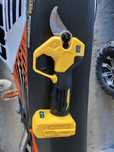Sekator akumulatorowy na baterie dewalt