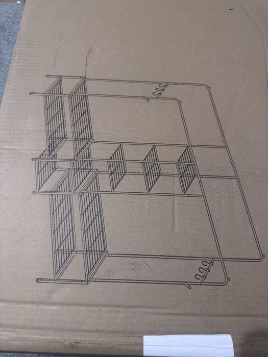 Wieszak z półkami na ubrania