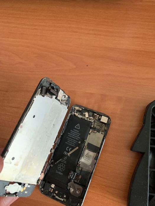 iPhone 5 на запчастини 300 грн
