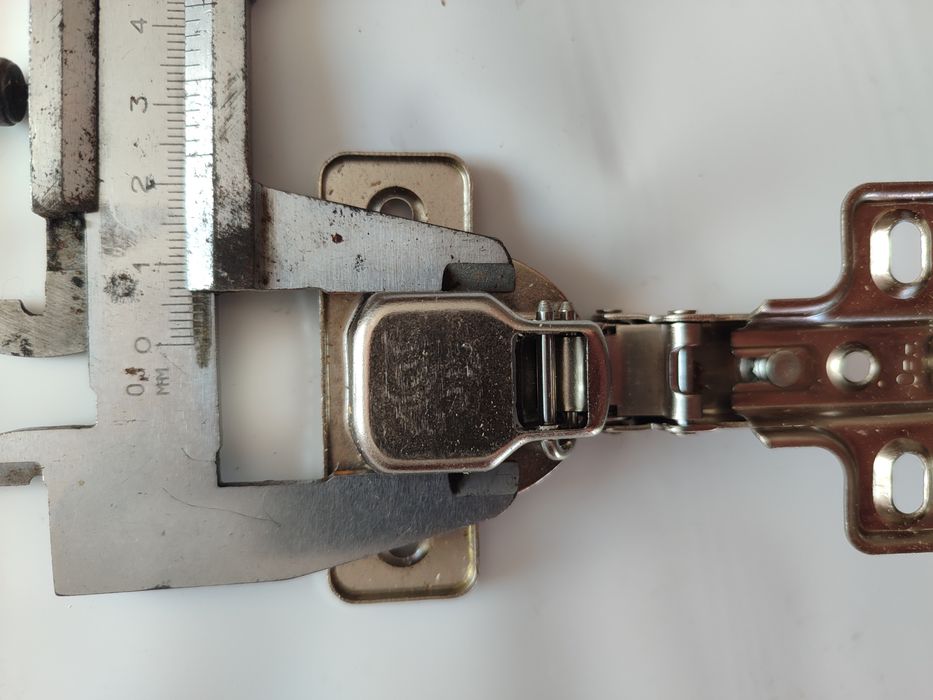 Петля (завіса) накладна меблева