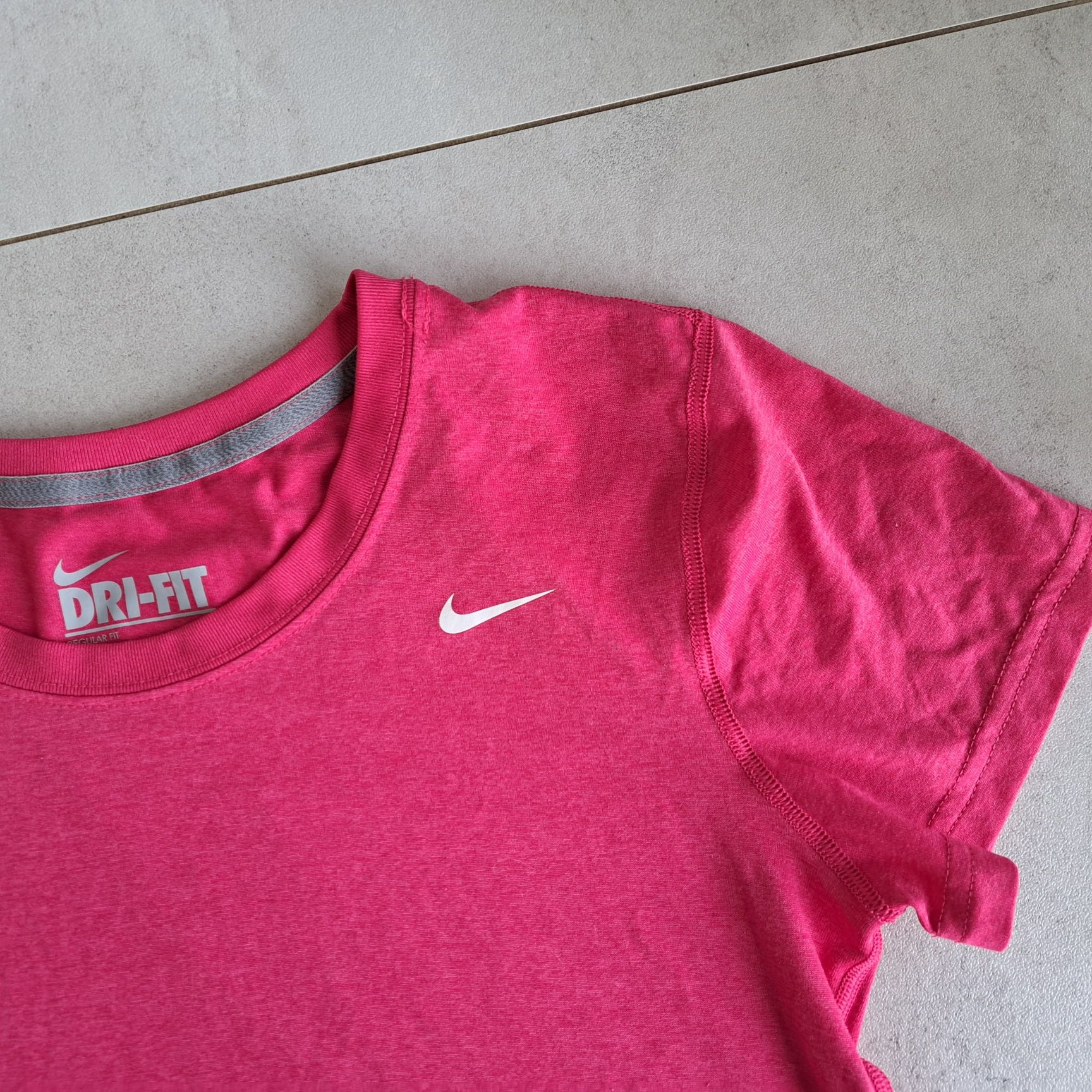 Koszulka t-shirt Nike dri-fit malinowa