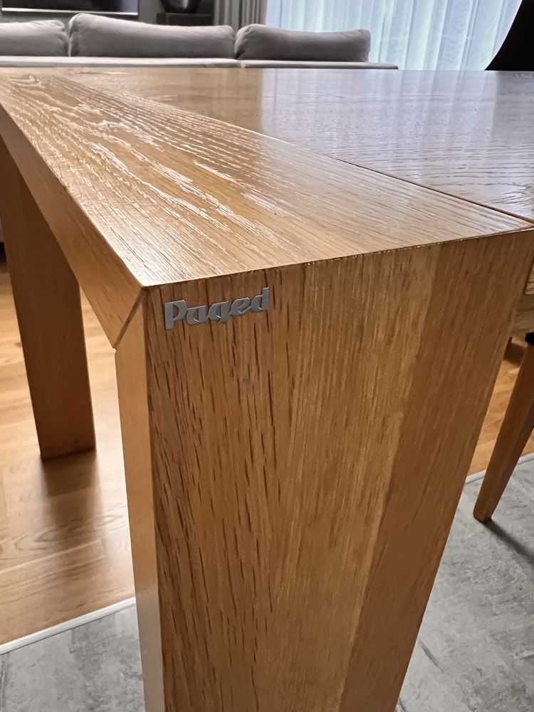 Stół drewniany Paged z krzesłami