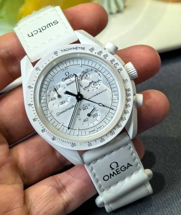 Bioceramiczny zegarek Swatch x Omega do fazy księżyca SnoopySO33W700