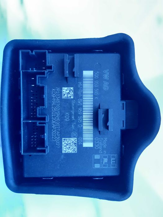 Блок керування дверима задній audi q3 5q0959595k 2019- 2025