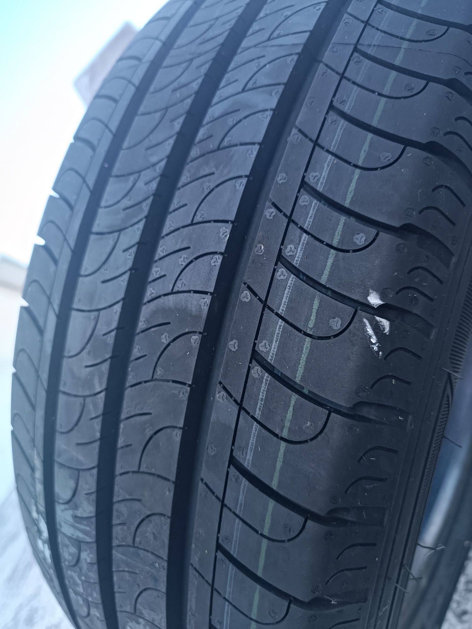 Novo Goodyear 215/60R17 C (Apenas 1 unidade)
55 €