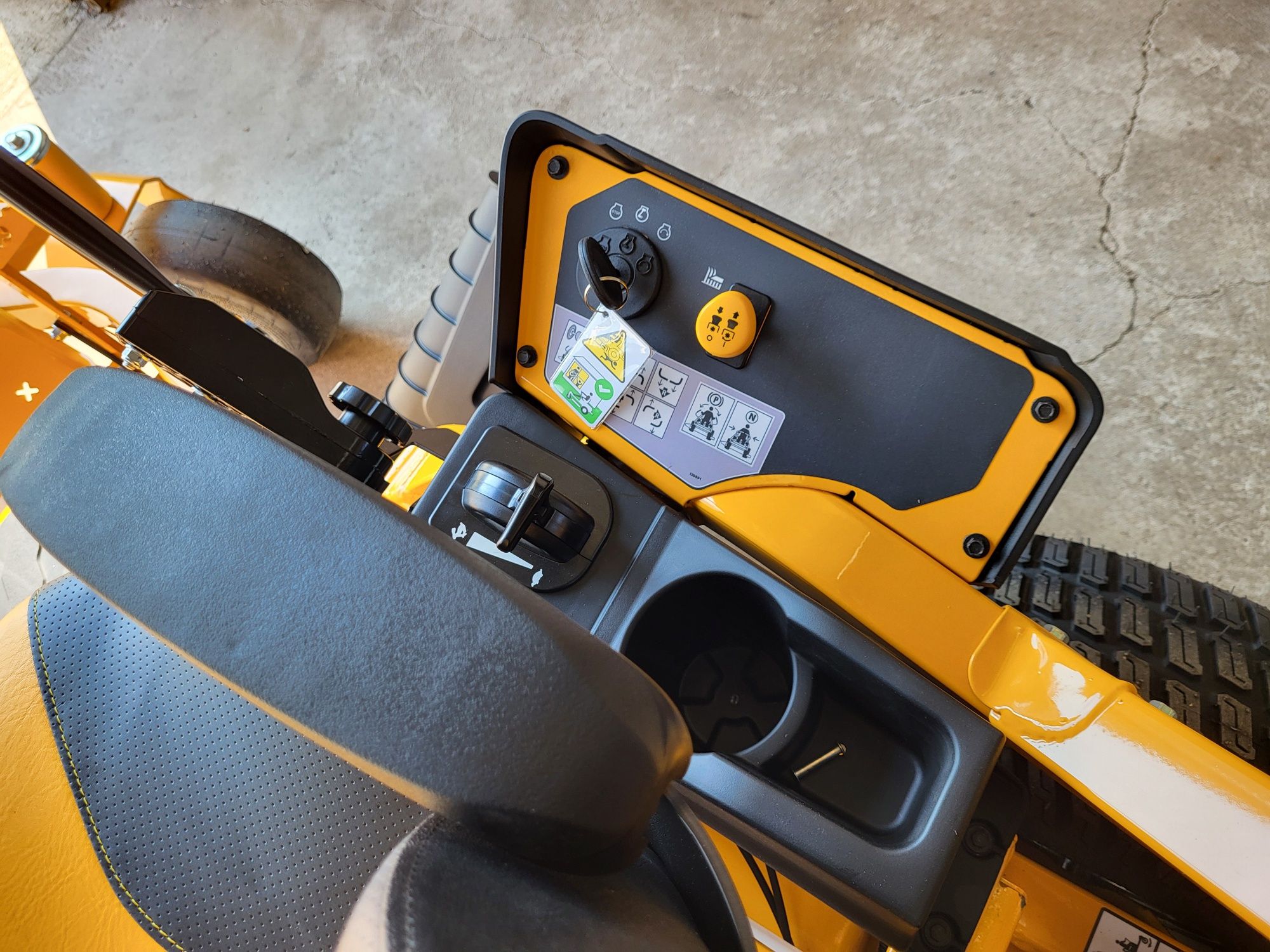 Cub Cadet XZ5 L107 zero turn 22KM Traktorek Kosiarka