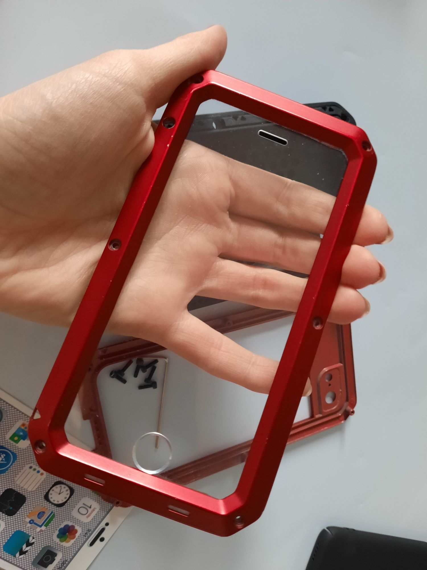 Etui odporny na IPhone 6 6s metalowy na śrubach z szkłem .