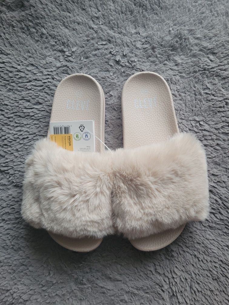 Kapcie damskie z futerkiem r.39